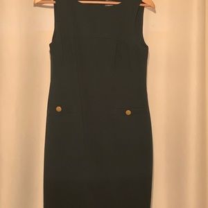 Green Vince Camuto 6 sleeveless front pocket dress